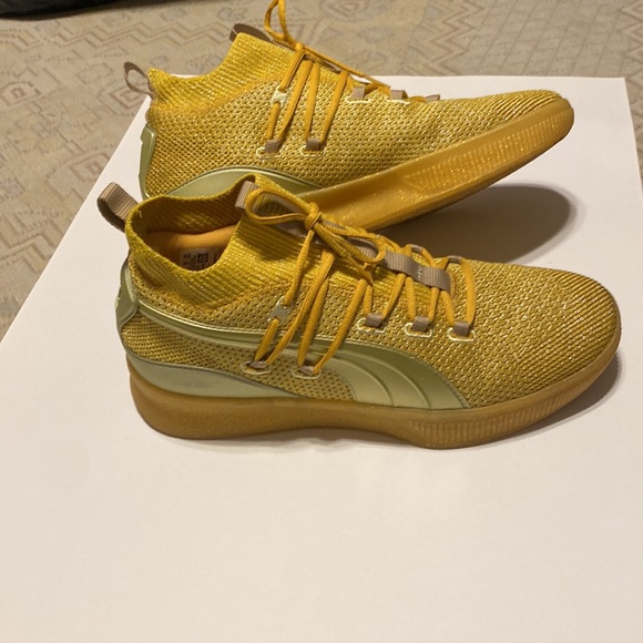 PUMA CLYDE COURT TITLE TUN BASKETBALL SHOES SIZE 11 COLOR MUSTARD YELLOW